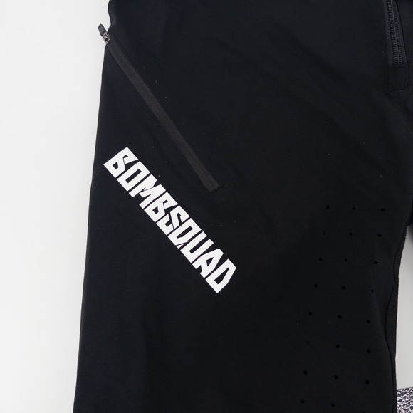 Bombsquad Mens 32 Mountain Bike Shorts Black Ratchet Waist MTB Cycling Trail - Picture 2 of 8